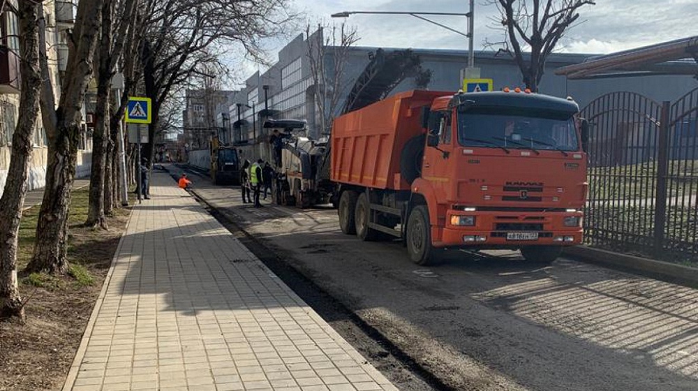 В трех кубанских городах отремонтируют дороги к больницам и поликлиникам